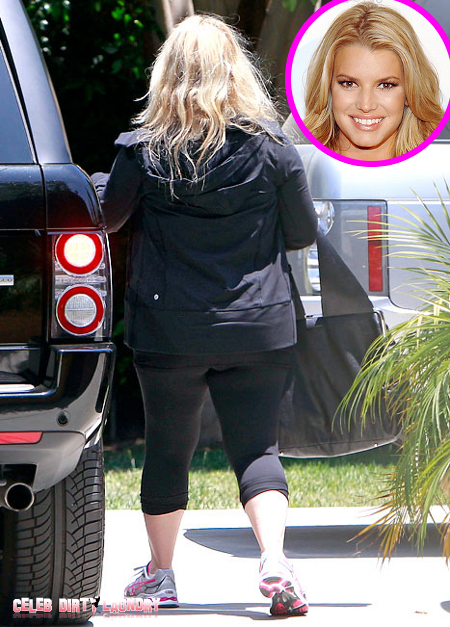 Jessica Simpson's Post-Baby Butt Is looking Fabulous! (Photo