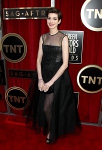 Anne_Hathaway_SAG_Awards_Red_Carpet