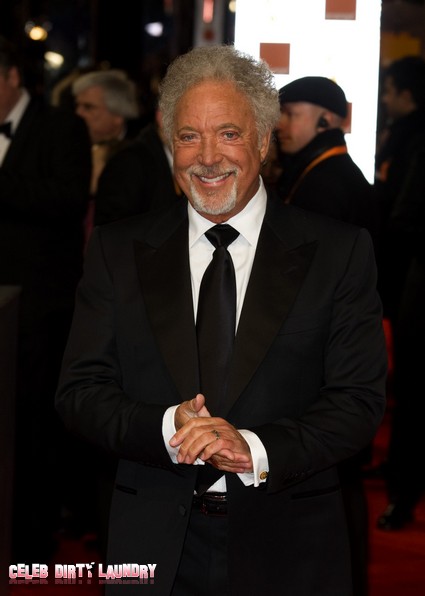 Sir Tom Jones Insults Simon Cowell