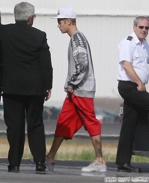 Justin Bieber Looks Angry And Miserable Leaving Private Jet Jonesing For Something Photos 