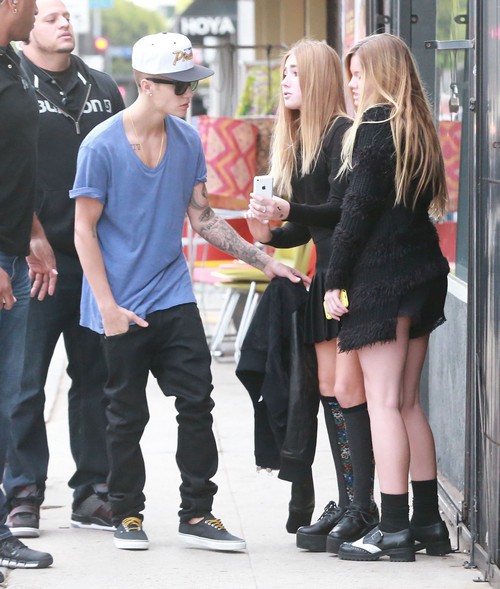 Watch Justin Bieber and Bodyguards Shopping With Young Girls In West