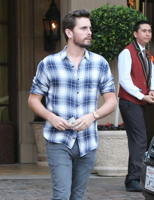 Scott Disick Steps Out In Beverly Hills | Celeb Dirty Laundry