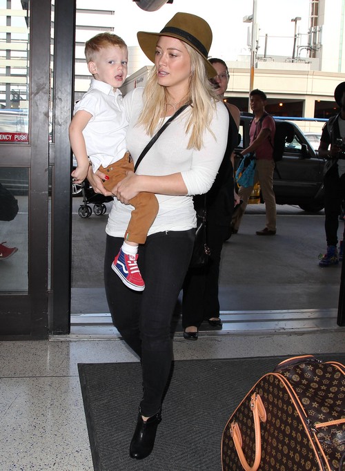 Hilary Duff departs from the airport carrying luggage from Louis