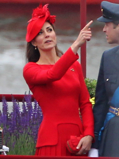 Kate wears fake jewels for Jubilee celebrations