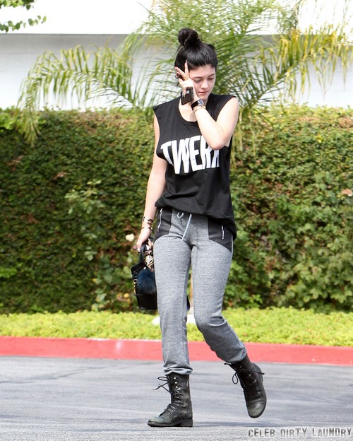 Kylie Jenner's First Car Accident: Causes Three Auto Smash Then Leaves ...