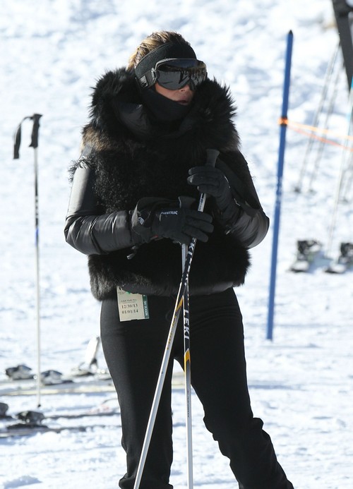 Kim and Kourtney Kardashian Skiing In Utah With Kanye West And Gang ...