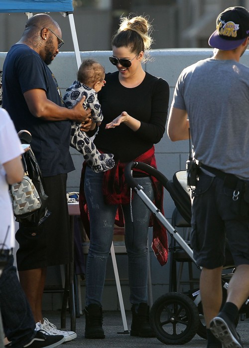 Kim Kardashian & Family Sell Items at Charity Yard Sale!: Photo 2990044, Bruce Jenner, Kendall Jenner, Khloe Kardashian, Kim Kardashian, Kourtney  Kardashian, Kris Jenner, Kylie Jenner Photos