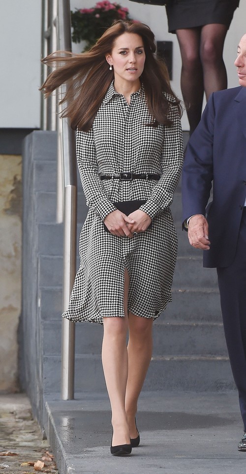 Kate Middleton Upskirt Wardrobe Malfunction at The Anna Freud Centre ...