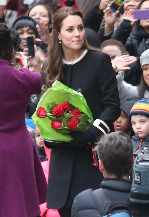 Kate Middleton Fakes Perfect Royal Escort Smile: Queen Elizabeth ...