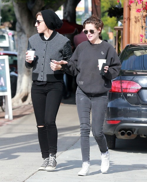 Semi-Exclusive... Kristen Stewart & Alicia Cargile Lunch In Los Feliz ...