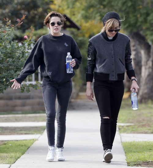 Semi-Exclusive... Kristen Stewart & Alicia Cargile Lunch In Los Feliz ...