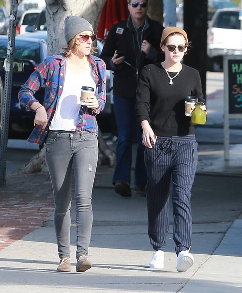 Kristen Stewart Makes Alicia Cargile Oscars Date After Girlfriend PDA ...