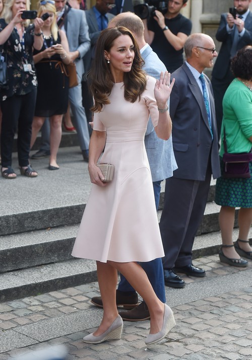 Kate Middleton Forces Pippa Middleton Out Of Spotlight Despite ...