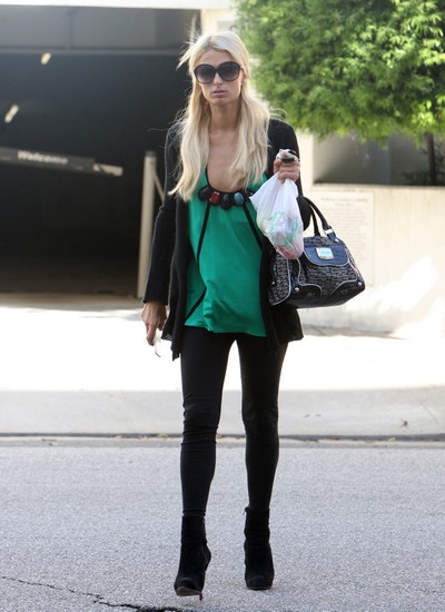 Paris Hilton Looks Cute While Running Errands in LA - Photos | Celeb ...