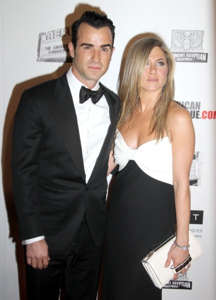 Jennifer Aniston Fears Justin Theroux Will Cheat Like Brad Pitt, Refuses To Leave His Side 1209