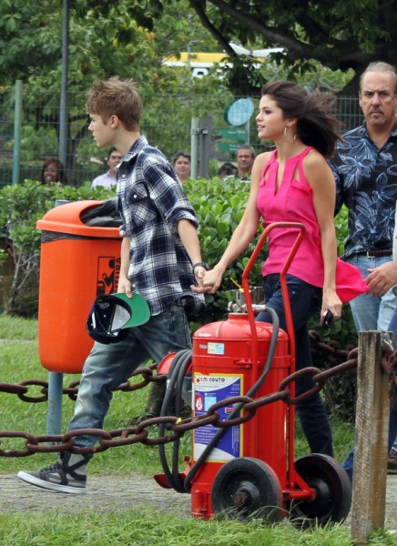 Justin Bieber And Selena Gomez Break Up Because Of Crazy Schedules - And Models (Photos) 1110