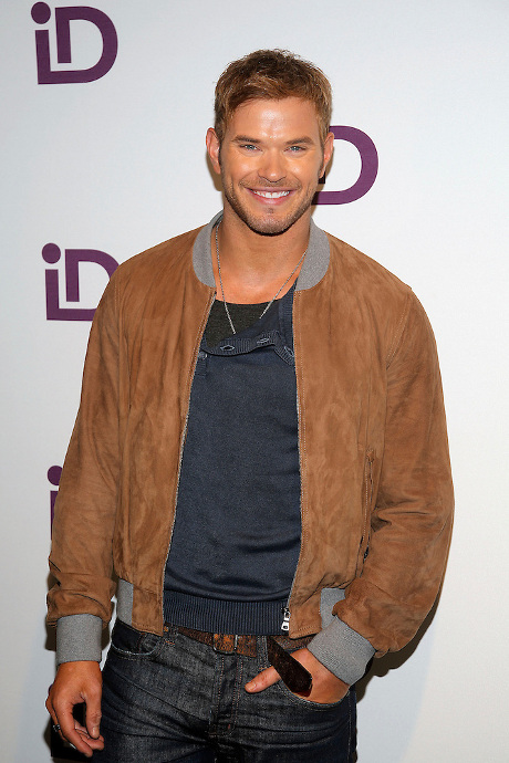 Twilight Star Kellan Lutz Hosts Debut Event for iD Gum -- New Gum For Teens from Stride Gum! (Photos)