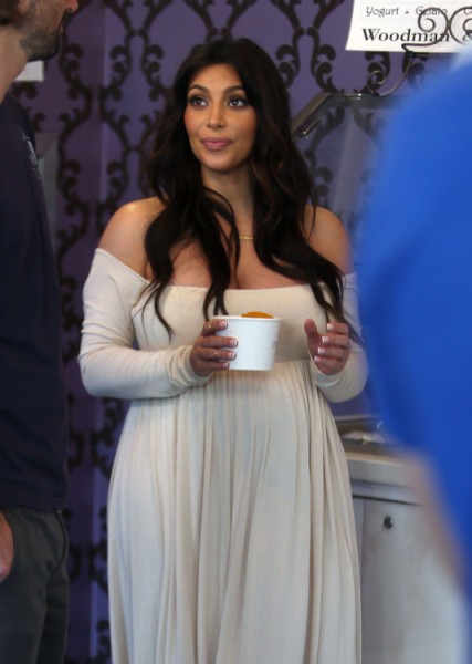 Kim Kardashian's Boobs And High Calorie Diet On Display On Ice Cream Run (Photos) 0404