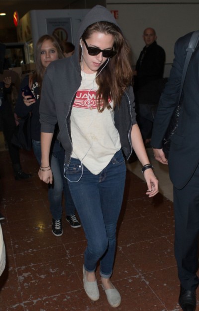 Kristen Stewart Out Of Hiding For Paris Fashion Week (Photos) 0926