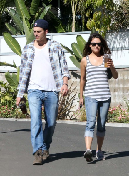 Mila Kunis To Give Up Career For Ashton Kutcher And Baby 0218