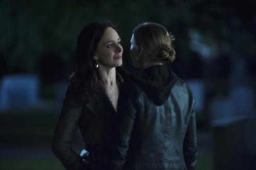 Revenge' Season 3 Winter Finale Recap — Emily Sleeps With