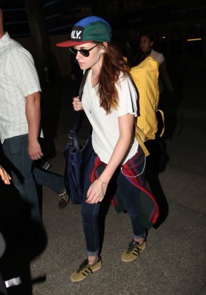 Robert Pattinson Avoids Kristen Stewart At LAX After Spending Time Apart (Photos) 1026