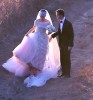 Anne Hathaway and Adam Shulman Tie the Knot with Private Wedding Ceremony (Photos)