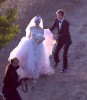 Anne Hathaway and Adam Shulman Tie the Knot with Private Wedding Ceremony (Photos)