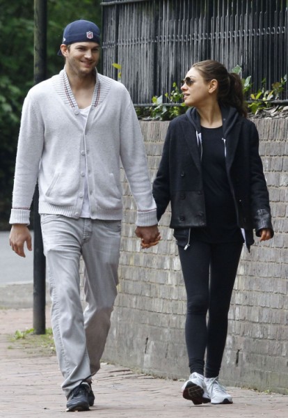 Mila Kunis And Ashton Kutcher Planning English Wedding With Royal Guests 0610