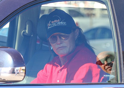 Bruce Jenner Sex Change: Kim Kardashian And Khloe Kardashian Respecting Bruce's Transition, Call Him 'Momma'