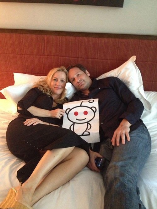 The X-Files Returns - Gillian Anderson and David Duchovny Reunite for Series - Romance Heats Up!