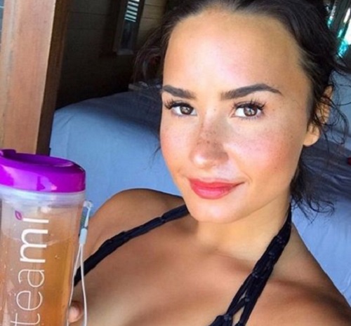 Demi Lovato Slammed For Encouraging Fans To Take Dangerous Detox Tea