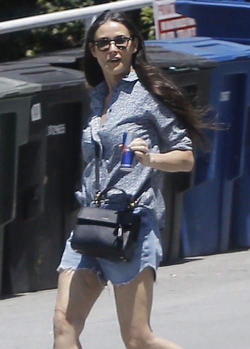 Demi Moore Robbed: Criminals Stole $200K Worth Of Clothing From Her Storage Unit In Mysterious, Unexplainable Theft!