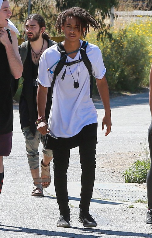 PIC] Jaden Smith Wearing Dresses & Shopping For 'Girls' Clothing