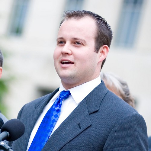 Josh Duggar Divorce: Wife Anna Moving Kids To Florida, Break Up While Josh at Sex Rehab?