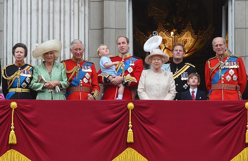 Kate Middleton Brings Prince George To First Official Public Appearance: Flaunts Amazing Post-Baby Body After 6 Weeks! (PHOTOS)