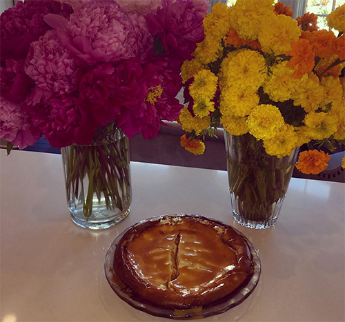 Khloe Kardashian Defends Awful Baked Goods After Her Thanksgiving Pie Scandal! (PIC)