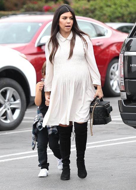 Kourtney Kardashian Slams Midwives, Home Births, And Praises Medical Establishments - They're Smarter And Safer!