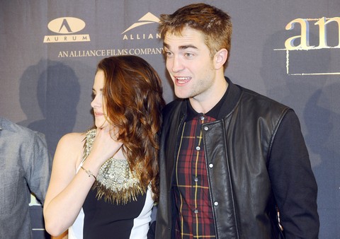 Kristen Stewart Has Trained Robert Pattinson As Her Sex Slave?