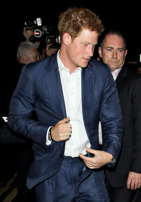 Prince Harry Bares His Royal Jewels during Raging Naked Party in Vegas ...