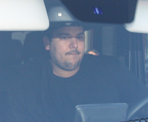 Rob Kardashian Seeing Therapist: Kim Kardashian Fears Nervous Breakdown For Rebellious Brother