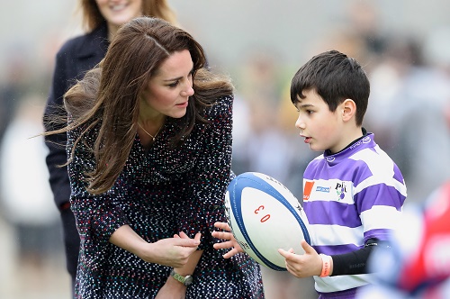 Queen Elizabeth Awards Kate Middleton Tuvalu Order Of Merit - Refusing To Give Her Anything Bigger?