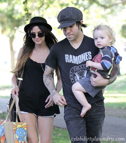 Pete Wentz & Ashlee Simpson Fighting Over Custody!